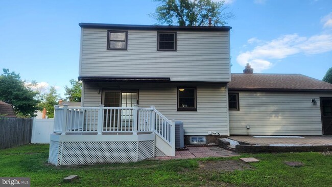 Building Photo - 6 Cedar Creek Dr