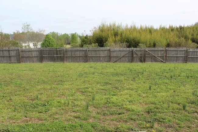 Building Photo - 107 Kenison Way