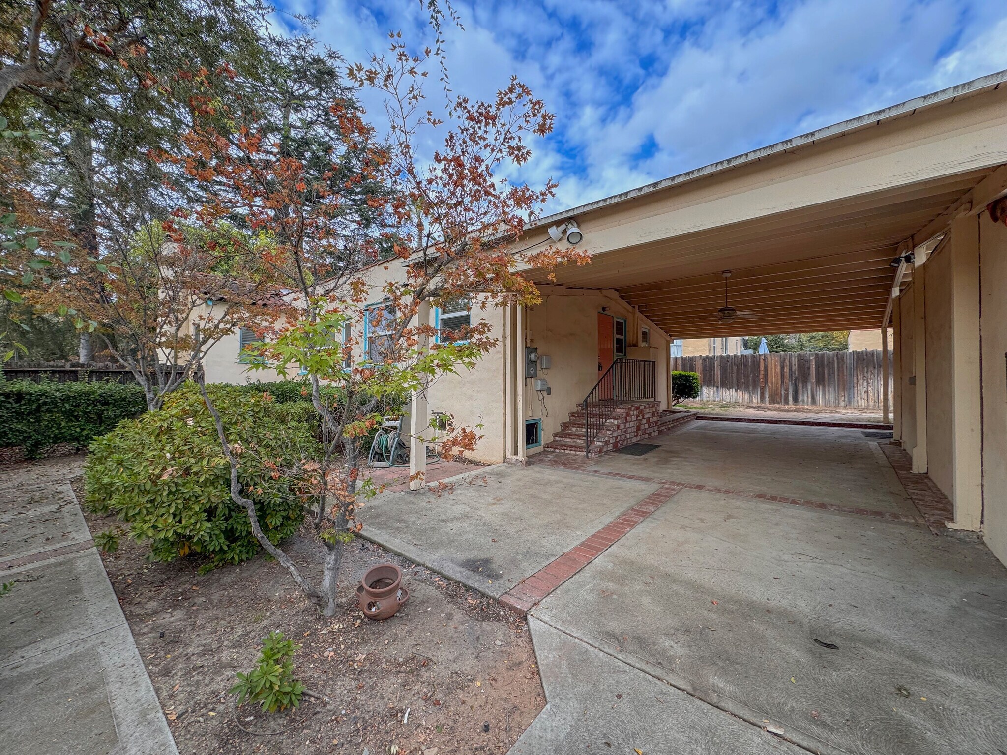 Building Photo - 2350 Marengo Ave