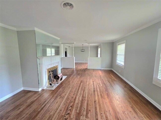 Building Photo - 2663 Ashlawn Dr