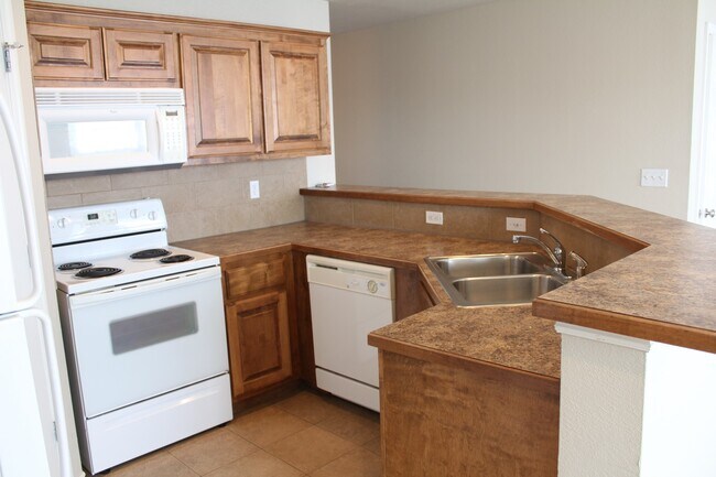 Building Photo - 3077/3079 SS