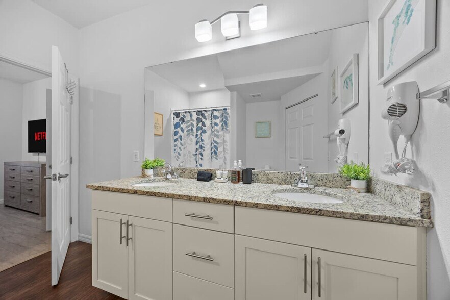 Building Photo - 3210 Gold Ln