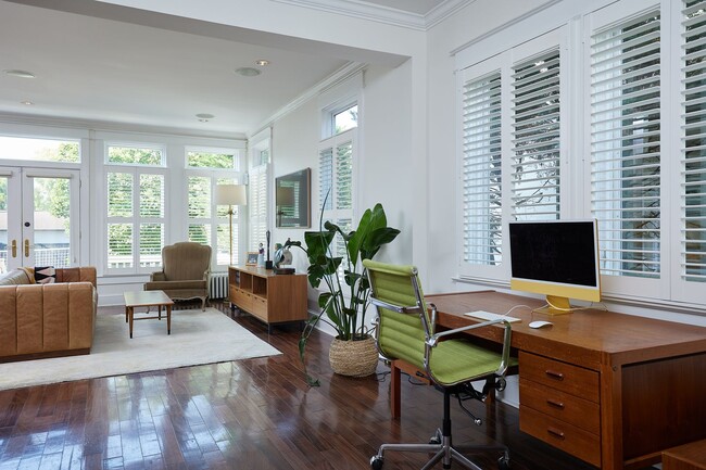 Building Photo - Sunny, Spacious, & Spectacular
