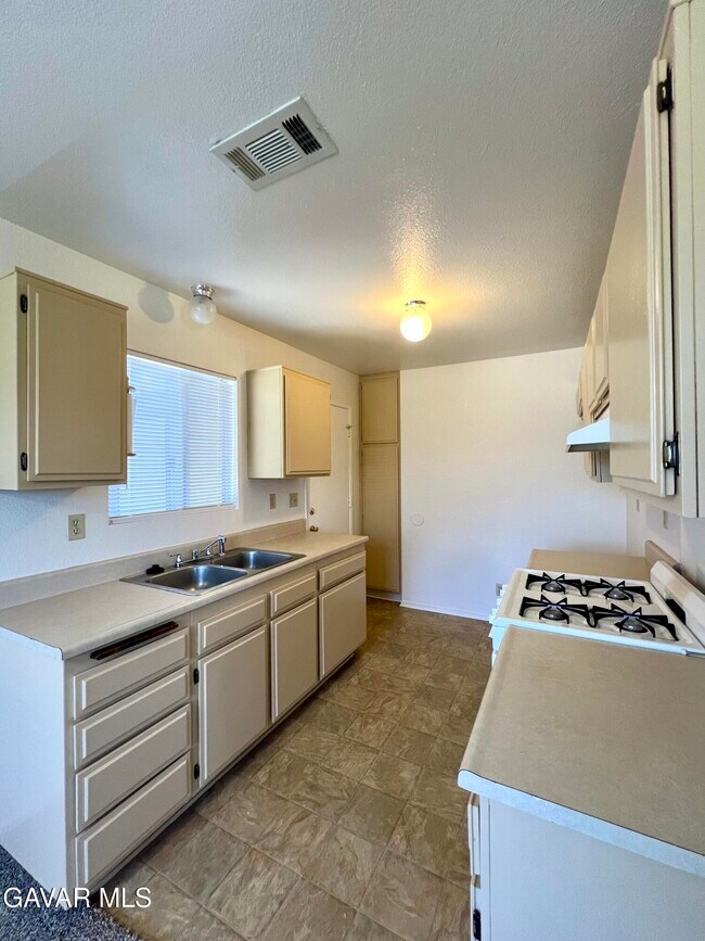 Building Photo - 6816 Hemp Ct