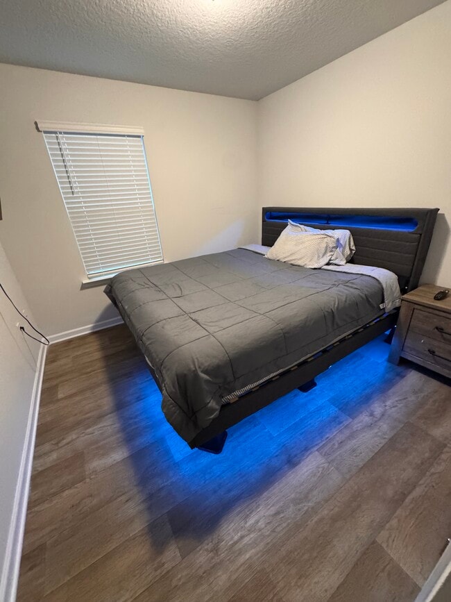 Building Photo - Oakmont place