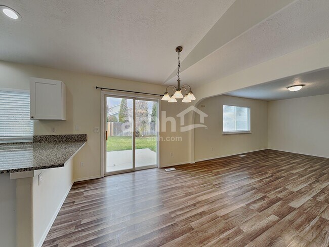 Building Photo - 16605 Sadie Ave