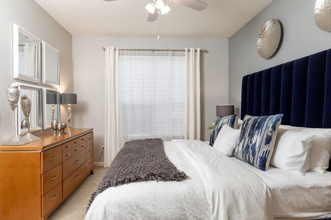 Building Photo - Stylish Space + Limited-Time Offer