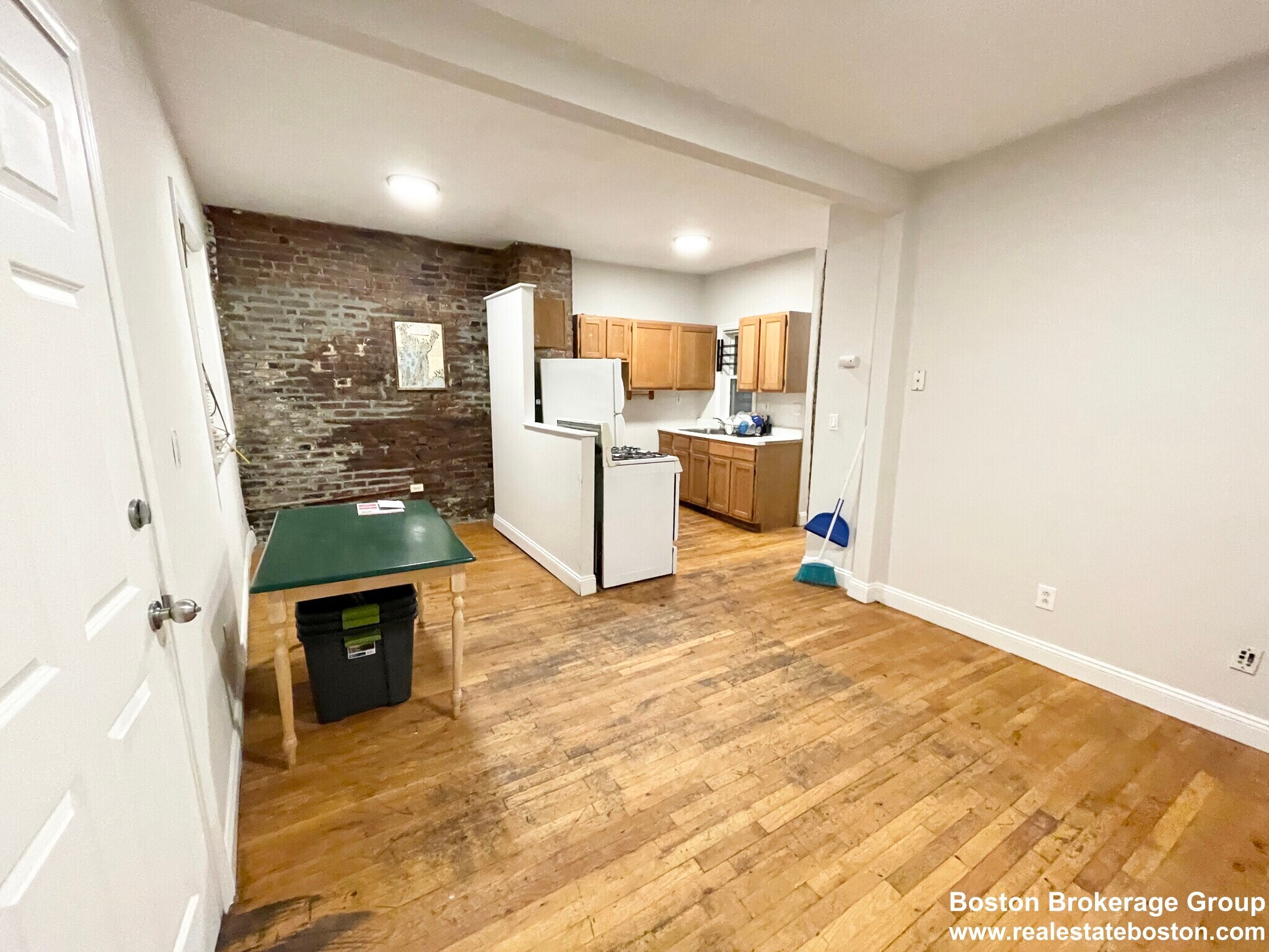 Building Photo - 733 Parker St