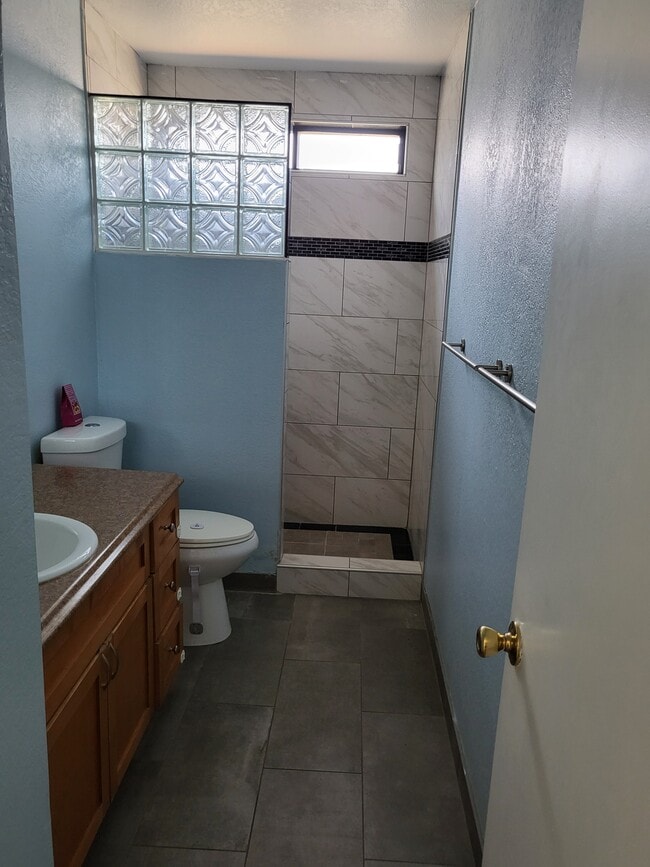 Building Photo - 3620 N Treasure Dr