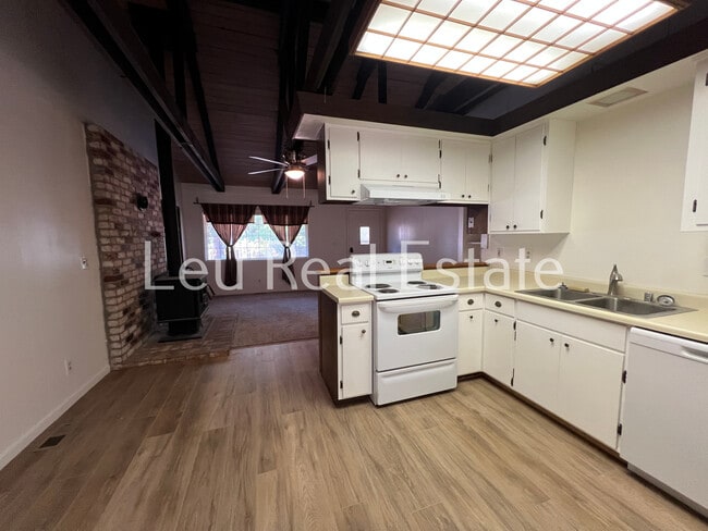 Building Photo - 4844 Golden St