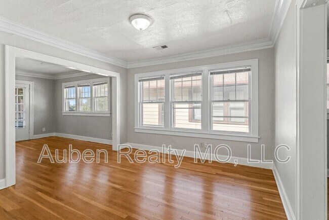 Building Photo - 5305 Charlotte St