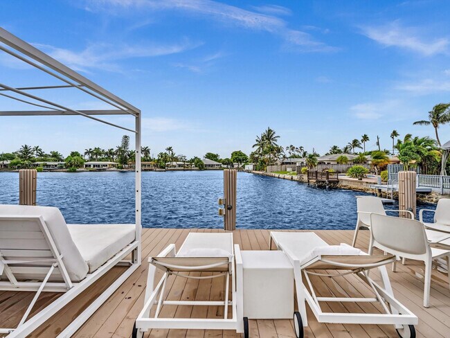 Building Photo - 1640 NE 43rd St