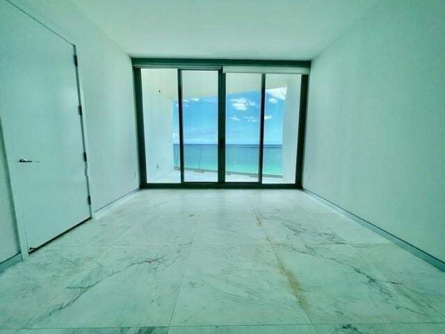Building Photo - 16901 Collins Ave
