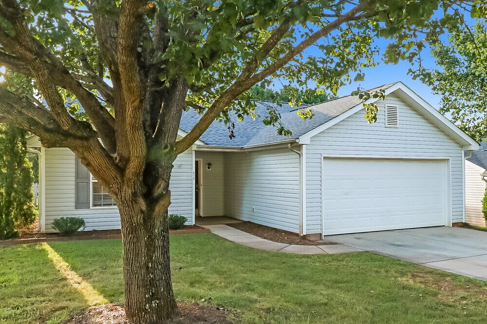 Building Photo - 515 River View Dr