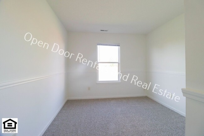 Building Photo - ** $400.00 off first months rent** Great h...