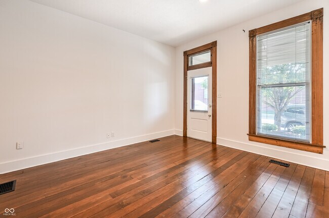 Building Photo - 314 N College Ave