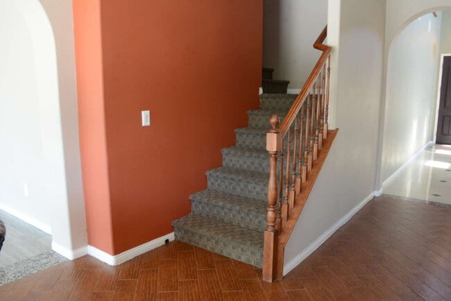 Building Photo - "Spacious 4-Bedroom Oasis with Granite Touches and Cozy Fireplace in Las Vegas!"