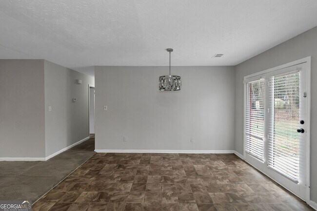 Building Photo - 321 Summerwood Ln