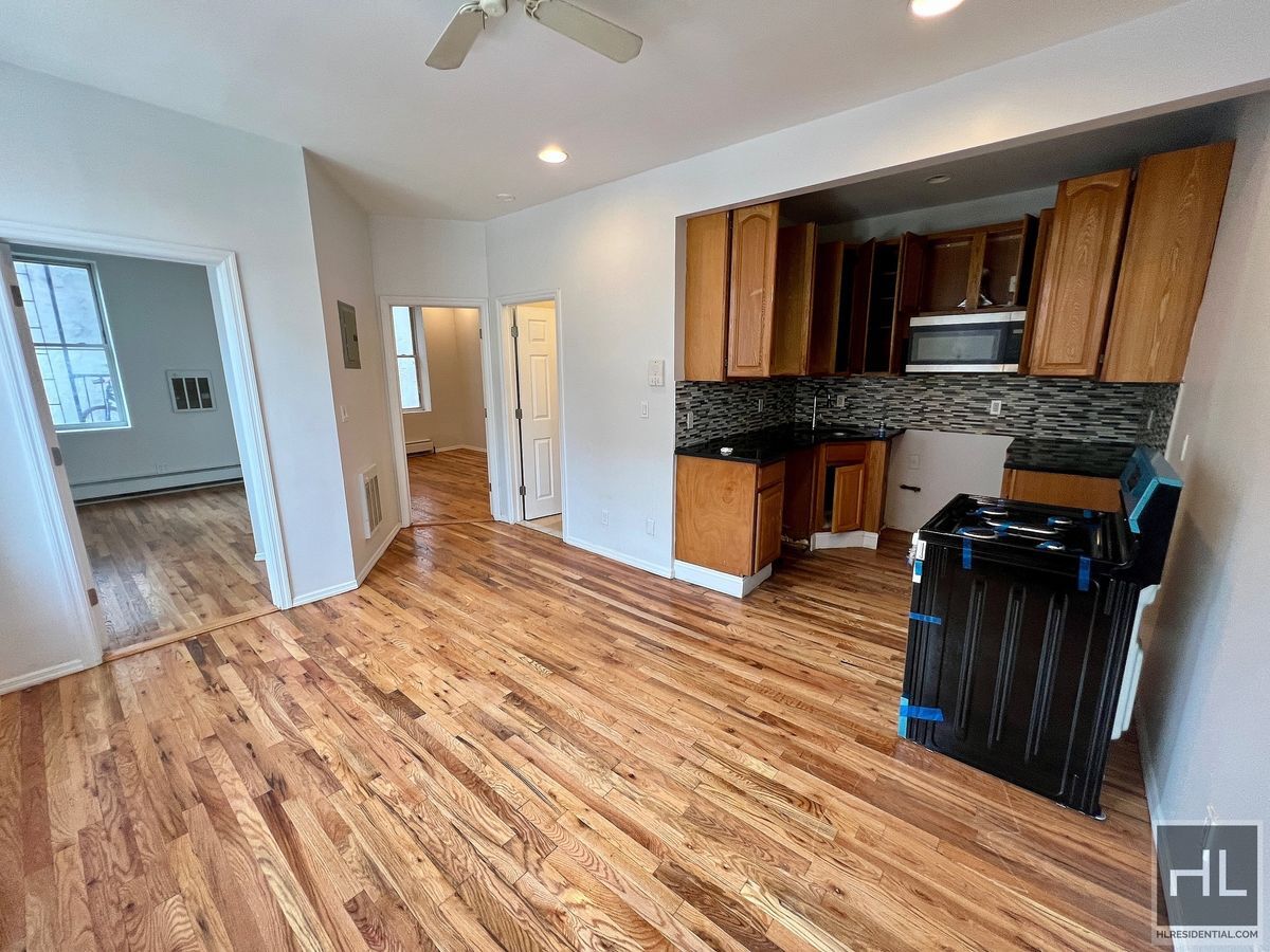 Building Photo - 2BR 1BA Pre-War In Crown Heights