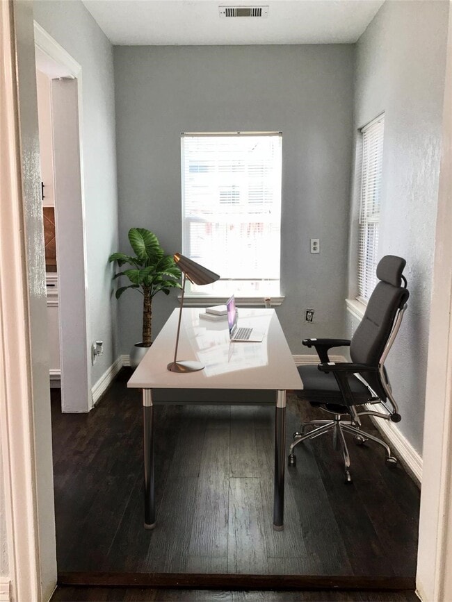 Building Photo - 5530 Truett St