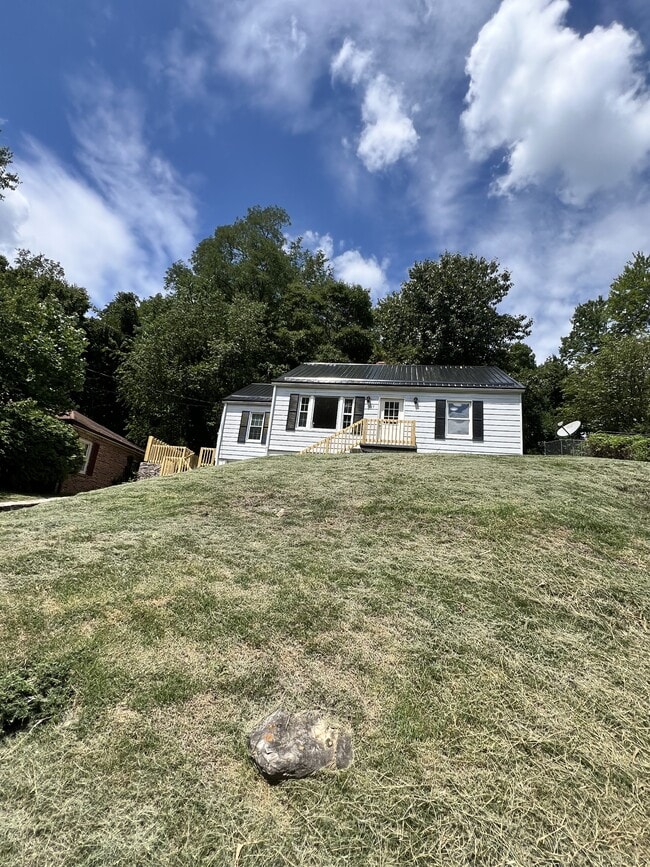 Building Photo - 1219 East Dr