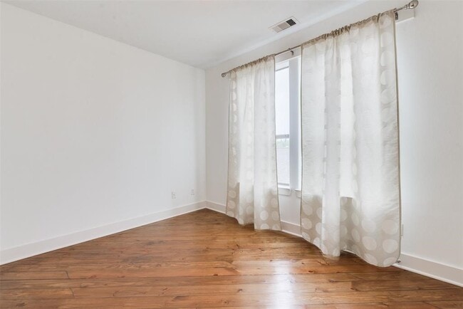 Building Photo - 2002 Blodgett St