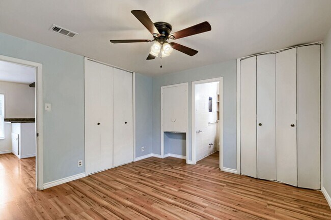 Building Photo - 8106 Windlake Dr