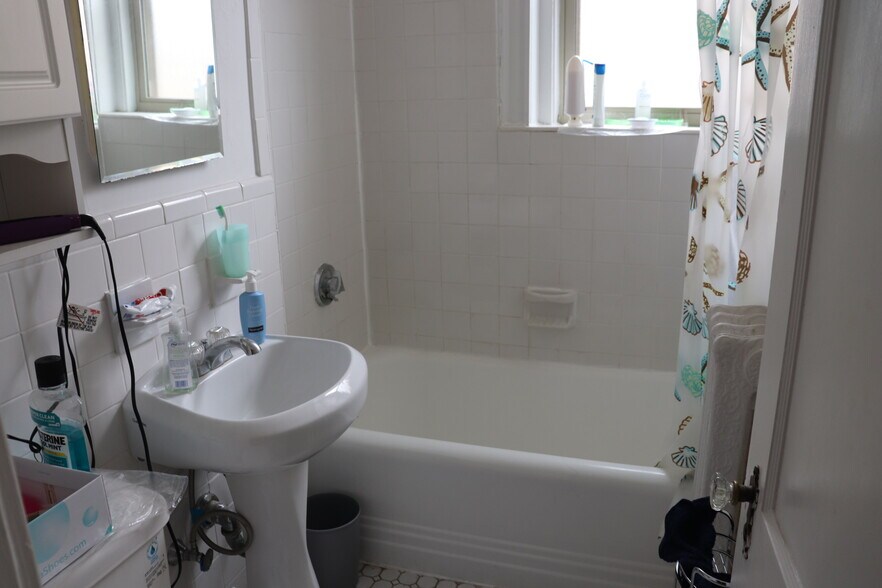 Building Photo - 85 Trowbridge St