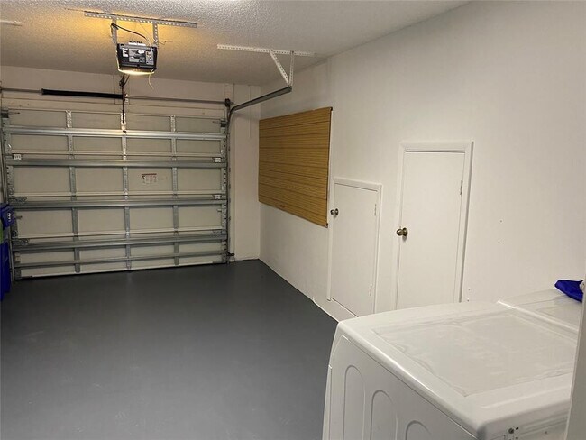 Building Photo - 101 SE 15th Ave