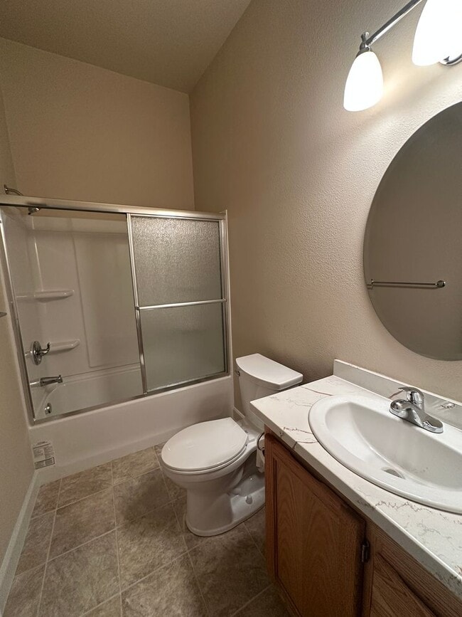 Building Photo - 3 Bedroom / 2 Bathroom Home in The Gated T...