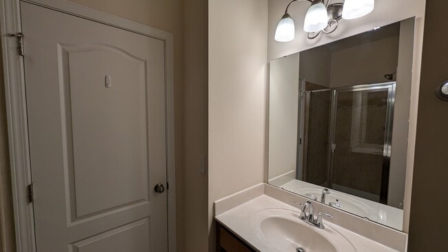Building Photo - Stunning 7 Bedroom House with a Loft and Updated Kitchen in Harrisburg