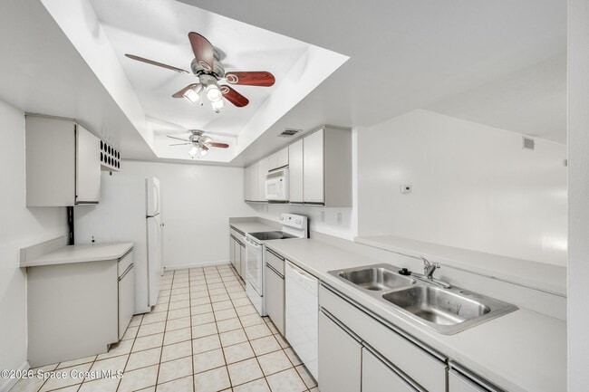 Building Photo - 105 La Costa St