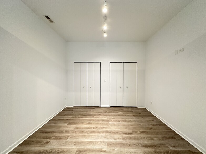 Building Photo - 2550 S Wabash Ave