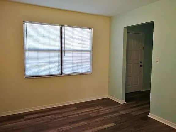 Building Photo - 294 SW Greenridge Ln