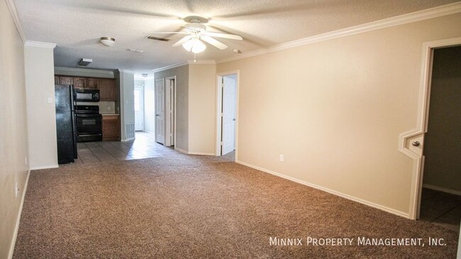 Building Photo - 809 N Englewood Ave