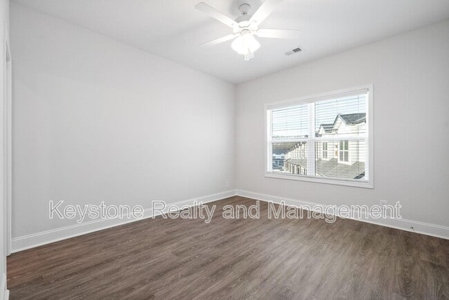 Building Photo - 750-H-104 Tracy Ln