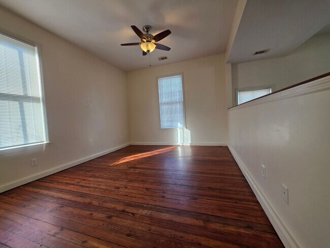 Building Photo - 1102 E 33rd St