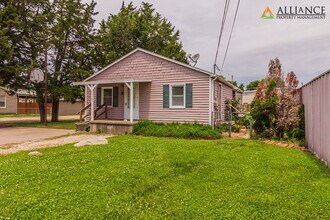 Building Photo - Great Location off Fort Riley Blvd with a ...