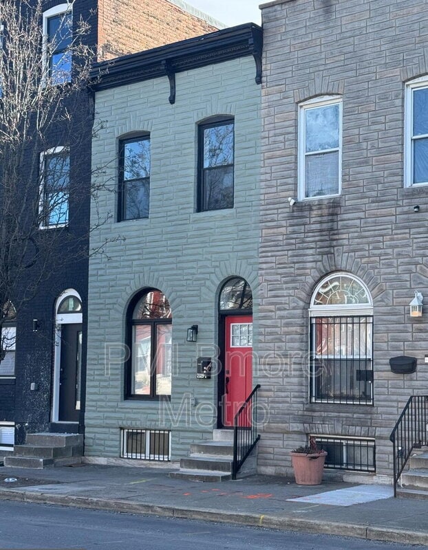 Building Photo - 2329 E Madison St