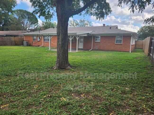 Building Photo - 7009 Corona Dr