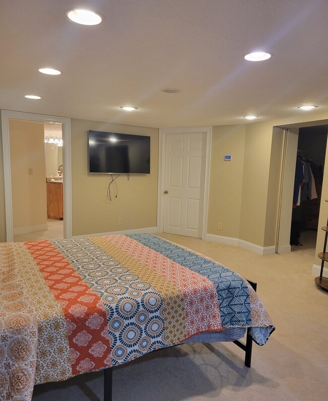 Building Photo - 166 Baltusrol Rd