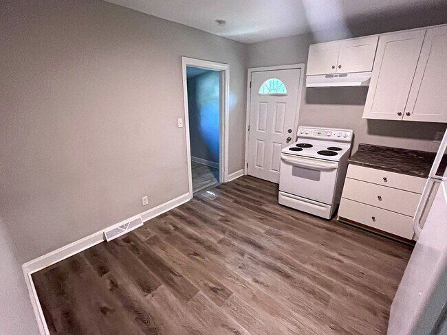 Building Photo - Charming bungalow 2 Bedrooms, 1 Bathroom in Winston Salem