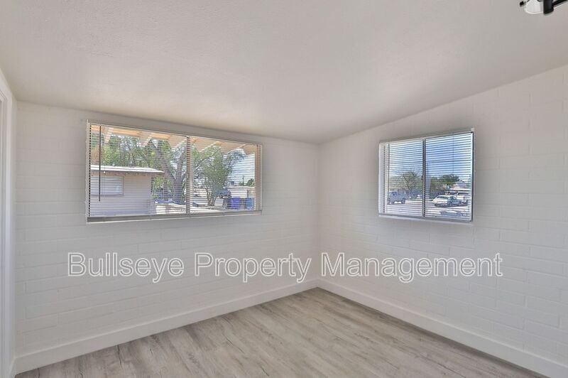 Building Photo - 621 S California St