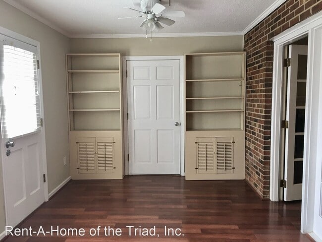 Building Photo - 3 br, 2.5 bath House - 4815 Tower Road E