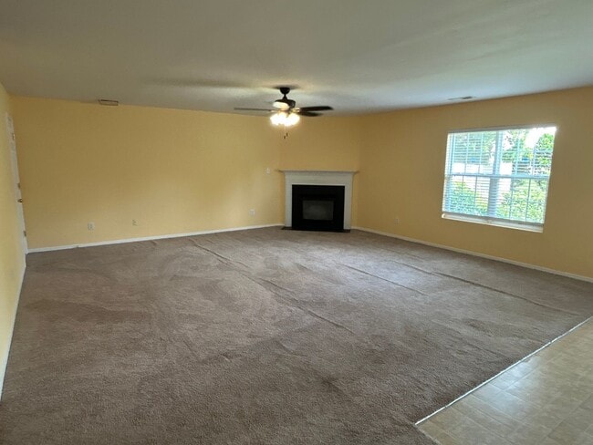Building Photo - Spacious 3 Bed | 2.5 Bath House in Raleigh