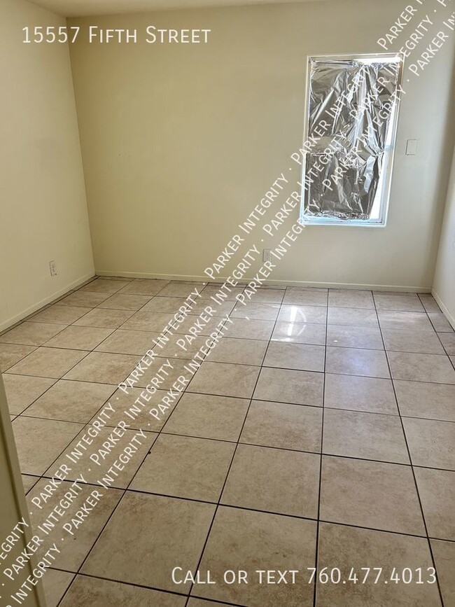 Building Photo - 15557 Fifth Street-