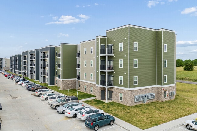 Building Photo - Union at Purple Heart Trail