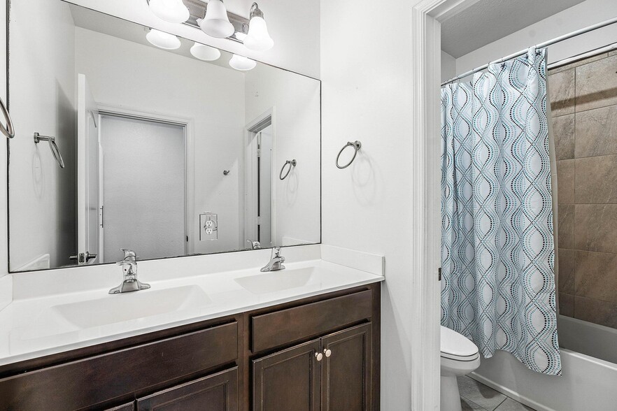 Building Photo - 3234 Klays Ct