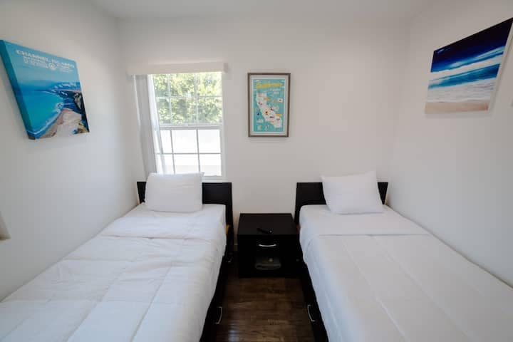 Building Photo - 14836 Archwood St