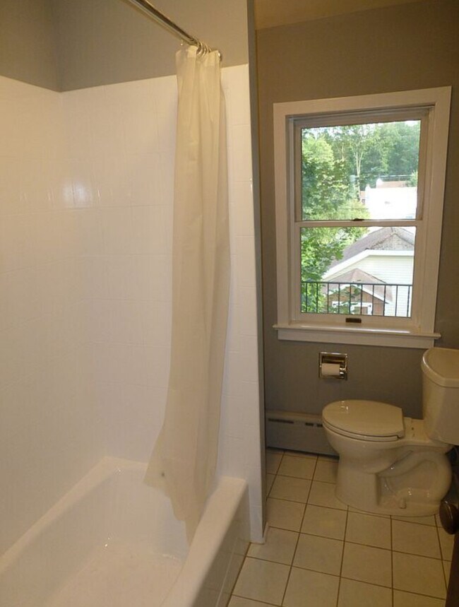 Building Photo - 218 Noble St